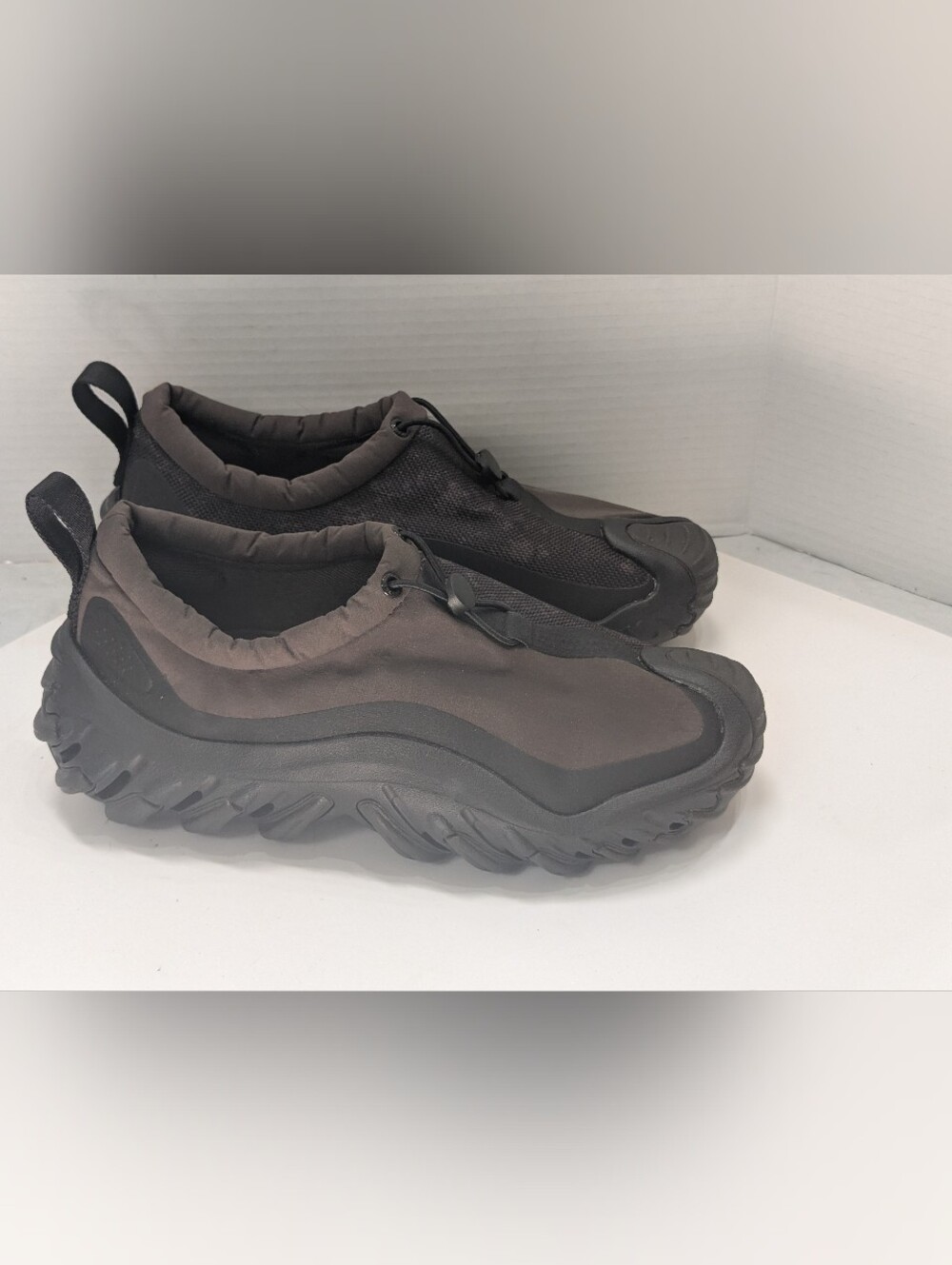 NWOT Crocs Men's 9 Echo Element Traverse Brown Black Shoes Sneakers